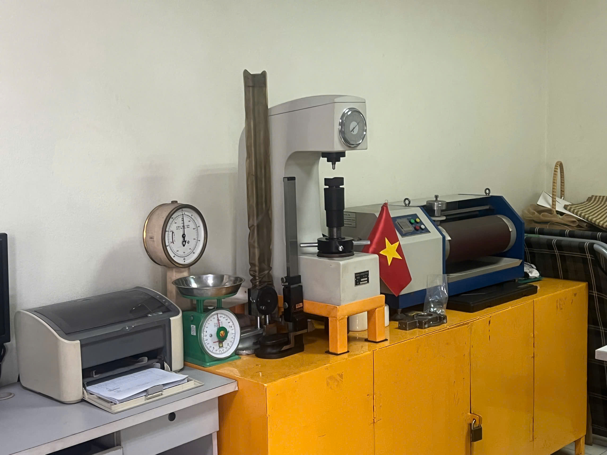 Rockwell Hardness Tester.jpg
